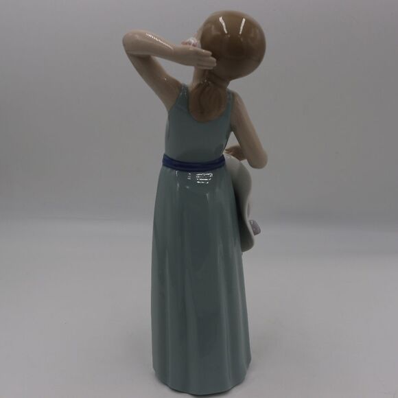 Lladro 5010 Prissy Girl in Blue Dress with Hat Figurine Statuette - Picture 2 of 16
